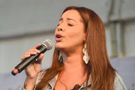 Badi was born in melun in the paris suburbs to a family of algerian origin. Musique Photos Verdun Expo Le Showcase De Chimene Badi
