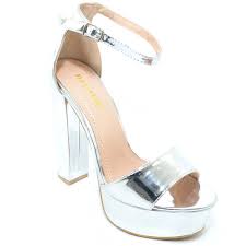 Da pittarosso, con i saldi fino al 70%, trovi un paio di scarpe stringate, ballerine e sandali per ogni fase della crescita che richiede cura, tessuti, materiali e design differenti. Sandalo Donna Argento Con Plateau E Tacco Largo Alto 14 Cm In Ecopelle Con Cinturino Alla Caviglia Linea Basic Tendenza Donna Sandali Tacco Malu Shoes Malushoes