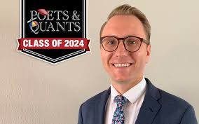 Andrew Lash's Instagram, Twitter & Facebook