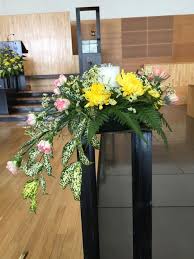 Bunga ikebana adalah kesenian merangkai bunga yang berasal dari jepang.perlu kalian ketahui bunga ikebana memiliki kerhormatan tertinggi dalam budaya jepang, maka dari itu bunga ini digunakan bersembayaman tuhan dan diletakan di altar. 100 Ide Rangkaian Bunga Altar Di 2021 Rangkaian Bunga Altar Bunga
