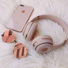 7 378 Likes 35 Kommentare Fashion Combo Auf Instagram Want Von Analanai Rose Gold Aesthetic Iphone Accessories Gold Aesthetic