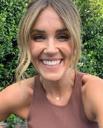 Carolyn Abreu's Instagram, Twitter & Facebook