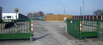 Every year more than 80,000 children and young people take advantage of the educational facilities at the garage, which also include a porsche. Garagengemeinschaft Leipzig Mockau Ost E V Garagengemeinschaft Leipzig Mockau Ost E V