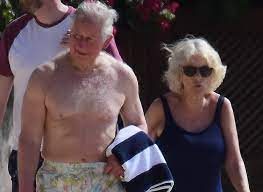 O príncipe foi diagnosticado com coronavírus durante a primeira onda da pandemia. Principe Charles E Camilla Parker Bowles Aproveitam Praia Em Barbados Quem Quem News