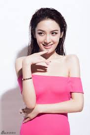 无肩带内衣 凸显 完美 性感 风采 绽放