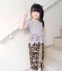 Belanja online di jakmall.com, pasti aman dan terpercaya. Model Kebaya Modern Yang Simple Namun Tetap Cantik