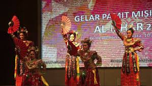 Tarian ini berasal dari suku dayak kenyah yang menggambarkan perpindahan mereka dari apau kayan secara menyebar keseluruh wilaayah di. Ragam Tari Tradisional Indonesia Raih Kemenangan Di Wales