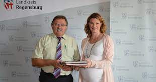 Jul 01, 2021 · an alle geimpften impfbefürworter, wenn sich unser wirtschaftsminister herr aiwanger und hunderttausend andere, nach reiflicher überlegung nicht impfen lassen wollen, noch dazu keine impfpflicht. Regensburger Landratin Tanja Schweiger Zum Zweiten Mal Mama