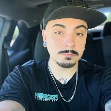 HOW MUCH WOOD CAN WOODCHUCK CHUCK IF A WOODCHUCK COULD CHUCK WOOD😳😂 My  hubby is hard at work cutting and chopping to get this wood pile split to  dry out before we