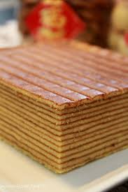 Setiap lapisan tabur coklat chip. My Last Attempt In Making Kueh Lapis Was Quite A Successful One So I Decided To Include It In My Cny Bakes I Ha Layer Cake Recipes Lapis Legit Almond Cookies