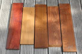 Les caillebotis ou dalles de bois, de forme carrée dont la dimension varie de 30 à 100 cm constitués de planches assemblées, se posent au moyen de plots réglables. Tarifs Au M2 Terrasses Bois Sanitoit