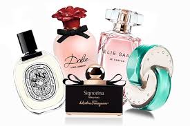 Profuma la tua casa con una fragranza per l'ambiente, creando da subito un'atmosfera olfattiva raffinata ed esclusiva. Profumi Fai Da Te Come Creare Un Profumo Per La Casa Profumo Per La Casa Profumi Fai Da Te Deodorante Per Ambiente