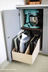 Tiroir De Plaque A Patisserie Bricolage Pour Organiser Les Plaques A Biscuits Kitchen Organization Diy Kitchen Remodel Small Diy Kitchen Storage