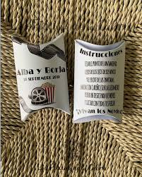 Cómo teñir arroz de colores para una boda o para decorar, sin que destiña. Cajitas De Arroz Para Bodas De Cine Alba Y Borja Las Pitxiak De La Cabra