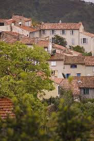 Decouvrir Les Vins Rouges De L Arriere Pays Varois C Est Aussi L Occasion De S Arreter Dans De Beaux Villages Comme Ici A Ramatuelle