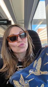 5 minute make up for busy bee’s 🐝 #trainmakeup #makeuptutorial  #amateurmakeup #5minutemakeup #glowyskincare #over50makeup