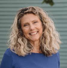 Mary Flinn's Instagram, Twitter & Facebook