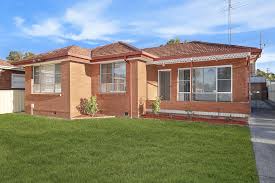5 Craig Crescent Dapto, NSW Updated family home Brendan Rudd Jessica Boyde