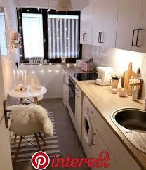 The right way to craft a chic open concept space by elledecor.com. Kleine Gemutliche Kuche Mit Lichterdetails Kleine Kuchen Wohnklamotte In 2019 Pinterest Student Apartment Home Kitchens And House Rooms Kitchen Decor Apartment Cozy Kitchen Apartment Kitchen