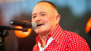 Ott volt még a jeles eseményen az állami milliókat fialó csodazongorát megalkotó bogányi gergely és nagy feró is. Frisss Hu Minden Szombathelyrol Es Kornyekerol Nagy Fero