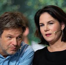Januar 2018 ist er gemeinsam mit annalena baerbock bundesvorsitzender der partei bündnis 90/die grünen. Grunen Chef Robert Habeck Im Interview Wir Brauchen Eine Schamgrenze Fur Den Schnitzelpreis Shz De
