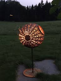Bildergebnis Fur Feuerkugel Garten Feuerkugel Feuer Und Outdoor Dekorationen