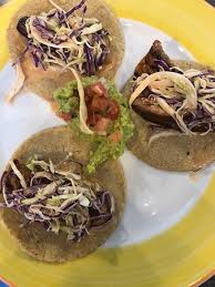 Garlic ginger soy sauce fish tacos seasoned to perfection. Tacos De Pescado Con Repollo Marinado Con Mayonesa Chipotle Soya Y Miel Acompanado Con Poco De
