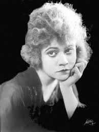 Who is Claire Anderson dating? Claire Anderson boyfriend, husband