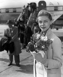 Lauren Bacall Sultry Voiced Actress Dead At 89