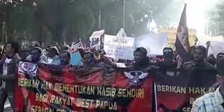Bayangkan berapa banyak kayu dan hewan yang bisa diangkut hanya dengan memarkirkan. Aksi Mahasiswa Papua Di Surabaya Dibubarkan Polisi Merdeka Com
