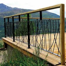 Metal And Wood Railing Gardecorpsterrasse Metal Railing Wood Nel 2020 Esterni Casa Moderni Scale Esterne Idee Giardino Orto