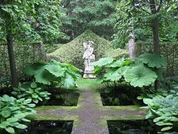 Les Quatres Vent Lush Verdant Gardens With Discipline Applied Are My Favourite Drawing The E Gardens Of The World Garden Photos Garden Art Sculptures Statues