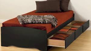 It features clean sleek lines and corners, while hiding the the mattress rests on top of the bed like a platform and the drawers are tucked under to reduce the footprint and bulk of the 6 large storage drawers, perfect for. Black Twin Xl Mate S Platform Storage Bed With 3 Drawers Youtube