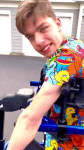 Lee Volpe's Instagram, Twitter & Facebook