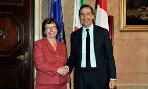 35,721 likes · 753 talking about this. Il Console Generale Martinez Incontra Il Sindaco Di Milano Ambasciata E Consolati Degli Stati Uniti D America In Italia