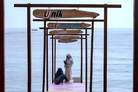 Informasi akan harga tiket masuk pantai jodo batang tentu banyak dibutuhkan, apalagi mendekati akhir tahun seperti saat sekarang ini. Berkat Namanya Yang Unik Pantai Ini Justru Populer Di Lamongan Mongabay Co Id Mongabay Co Id