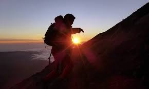 Tepatnya berlokasi di kawasan taman nasional bromo tengger semeru memiliki luas 15 hektare. Mendaki Gunung Ke 3 Puncak Tertinggi Di Pulau Jawa