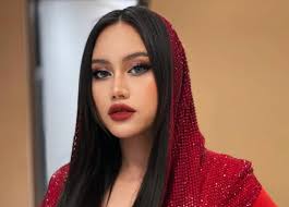 Sau Châu Đăng Khoa, Sofia bị người thân cận bóc phốt dài 35 trang: Từ vu  khống, ăn chặn, văng tục cho tới ngáo quyền lực