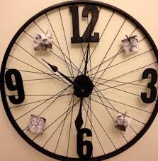 Rader Haben Seit Ihrer Einfuhrung In Die Steinzeit Einen Langen Weg Zuruckgelegt Nicht Mehr Nur Fur Crafts Mit Bildern Diy Wanduhren Diy Uhr Wanddeko Selbstgemacht