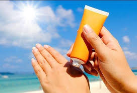 சன்ஸ்கிரீன் பாதுகாப்பானது அல்ல! - ஆய்வில் அதிர்ச்சித் தகவல்