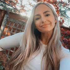 Cassie Lefever's Instagram, Twitter & Facebook