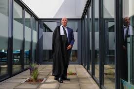 Le greffe du tribunal est dirigé par un directeur de greffe ou greffier. Dans Les Coulisses Du Tribunal De Commerce De Lille Metropole A Tourcoing