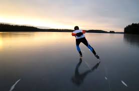 Schaatsen in zweden betekent schaatsen in een muisstille, weidse natuur. Schaatsen Op Europa S Langste Natuurijsbaan Ecktiv