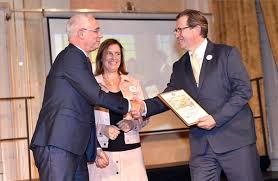 Balog zoltán miniszter a hétvégén a holokauszt roma áldozatainak emléknapján szólalt meg a kossuth rádióban. Csaladok Angyala Dijat Kapott Novak Katalin Es Balog Zoltan Magyarorszag Vajdasag Ma Delvideki Hirportal