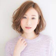 前髪長め 平巻きパーマボブ で 大人のハイトーンカラーを楽しんで 美的 com パーマ ボブパーマ ヘアスタイリング