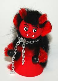 Kleiner Krampus Aus Figurenkegel Als Tischdekoration Fur Das Nikolausfest Krampus Basteln Basteln Bastelbedarf
