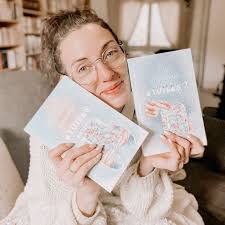 Hello ♡ . En ce moment, en story, je vous parle un peu de mes romances de  Noël (j'en ai quatre pour l'instant, mais dès l'an prochain, il y en aura  une