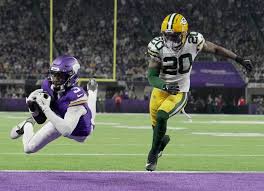 Packers vs Vikings game photos in Week 17 at U.S. Bank Stadium