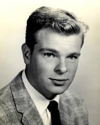 Tom Cain's Instagram, Twitter & Facebook