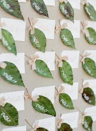 Plan De Table Vegetal Tableau De Placement Naturel Feuilles Personnalisees Greenery Wedding Decor Seating Chart Wedding Eco Friendly Wedding